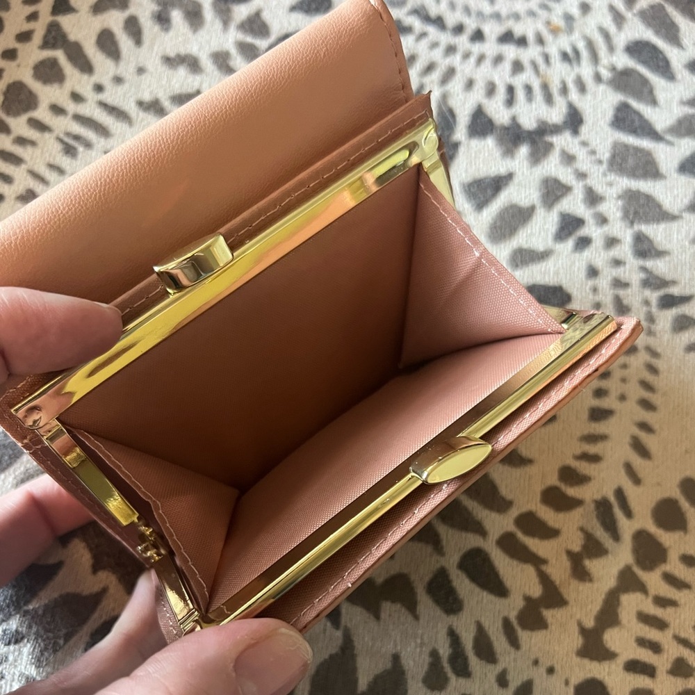 Blush Target wallet - Picture 2 of 3
